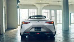 Lexus zaatakuje segment luksusowych kabrioletów