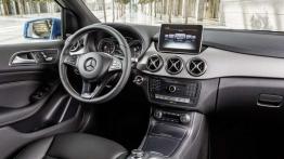 Odświeżony Mercedes-Benz Klasy B trafia do salonów