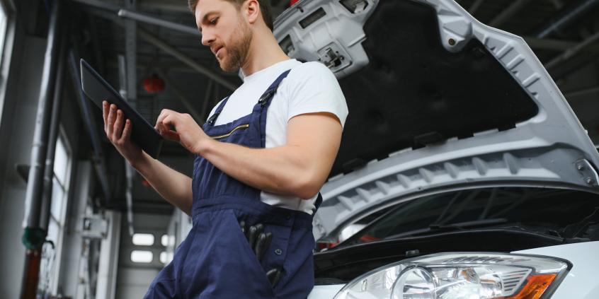 Dostęp do danych RMI 2026: Bitwa o cyfrową książkę serwisową. Co musi wiedzieć każdy kierowca?