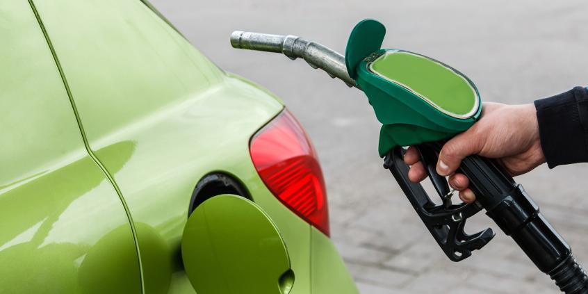 Tankujesz E10? ADAC rozwiewa mit, w który wciąż wierzy wielu kierowców