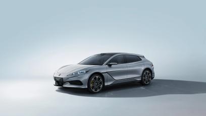 Denza Z9GT z technologią Flash Charging chce zawstydzić samochody spalinowe