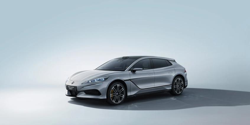 Denza Z9GT z technologią Flash Charging chce zawstydzić samochody spalinowe