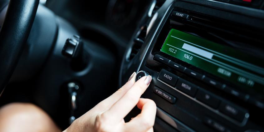 Ty też ściszasz radio przed parkowaniem? Mózg ma ku temu ważny powód
