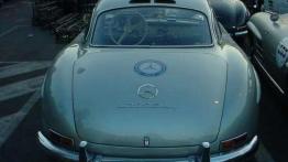 Dziennikarze narażali życie, by zmierzyć się z jego legendą - Mercedes SL