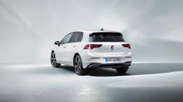VW Golf 2026: 1.5 eTSI vs 1.5 eHybrid – czy 100 km zasięgu PHEV uzasadnia dopłatę 20 tys. zł?