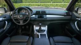 Takiego BMW X5 jeszcze nie było. V10 z M5 i sześciobiegowy manual