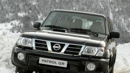 Nissan Patrol - widok z przodu