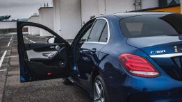 Mercedes C300h - hybrydowy diesel