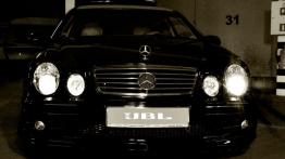 Mercedes CLK JBL - przód - reflektory włączone