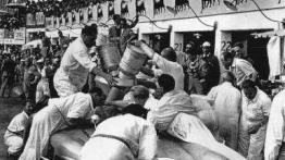 Dziennikarze narażali życie, by zmierzyć się z jego legendą - Mercedes SL