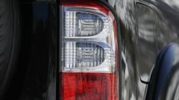 Nissan Patrol - prawy tylny reflektor - wyłączony
