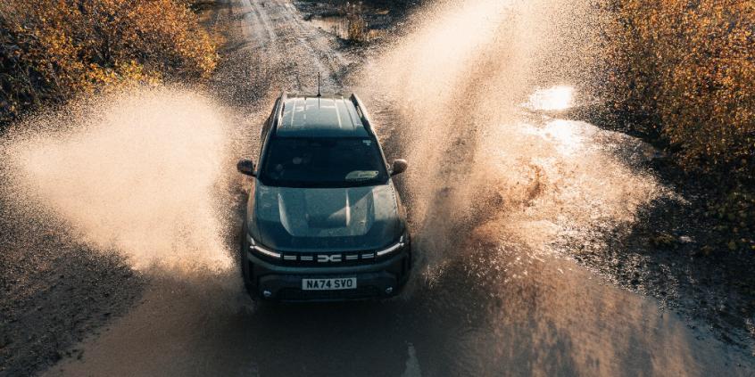 Suzuki Vitara 2026 vs Dacia Duster 4x4: Pojedynek małych SUV-ów. Jak napęd AllGrip radzi sobie w błocie?