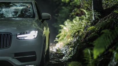Volvo XC60 i Porsche Cayenne wracają po liftingach. Spalinowe SUV-y wciąż mają przyszłość