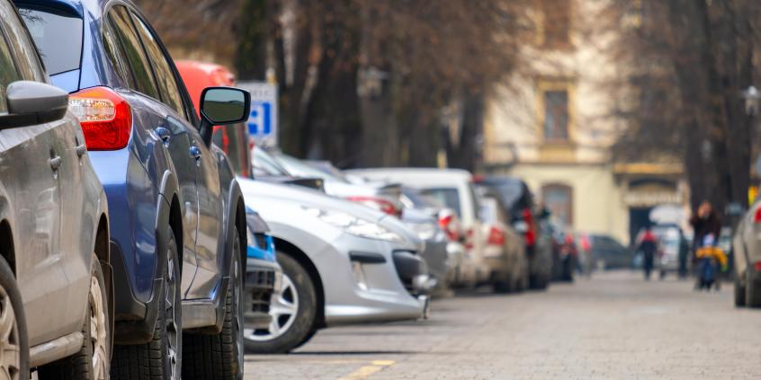 Kraków jednak zmienia zasady parkowania w niedziele. Mieszkańcy bez opłat, turyści zapłacą