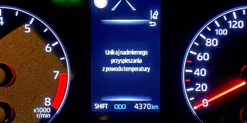 Jak poprawnie uruchomić silnik, rozgrzać go i rozpocząć jazdę zimą? Szczególnie ważne w dieslach