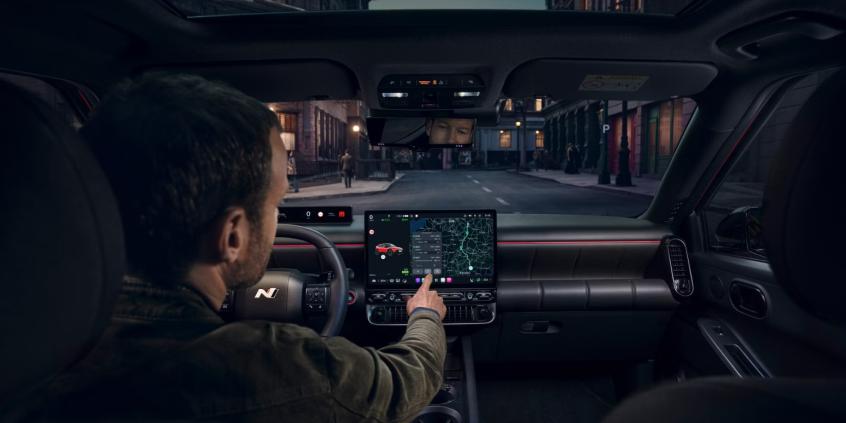 Hyundai Ioniq 3 bez zegarów przed kierowcą. Za ten ekran trzeba dopłacić