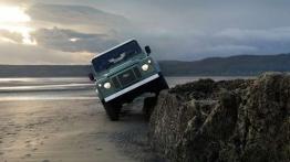 Land Rover Defender - produkcja trwa, ale...