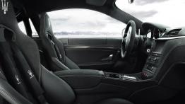 Maserati GranTurismo MC Stradale - widok ogólny wnętrza z przodu