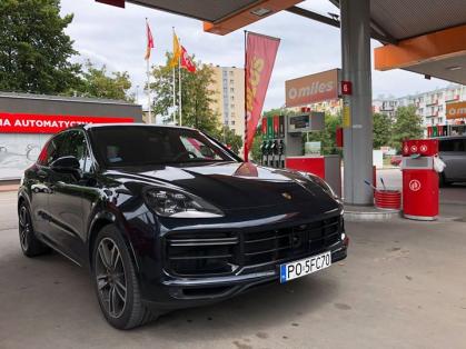 #porsche #cayenne #turbo #tankowanie #circlek