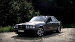 Mercedes W124 - samochód, czy czołg?