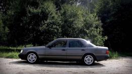 Mercedes W124 - samochód, czy czołg?
