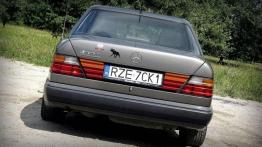 Mercedes W124 - samochód, czy czołg?