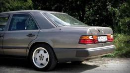 Mercedes W124 - samochód, czy czołg?