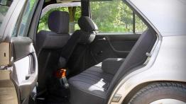 Mercedes W124 - samochód, czy czołg?