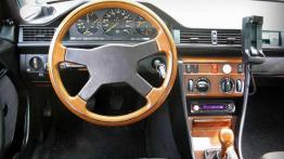 Mercedes W124 - samochód, czy czołg?