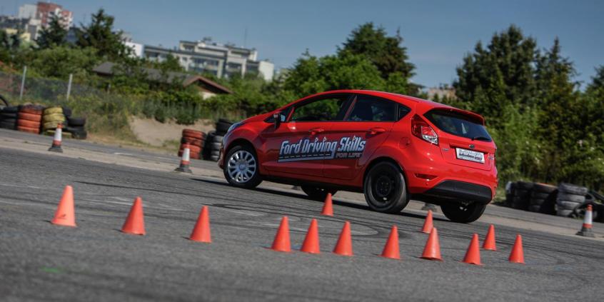 Blisko 2000 młodych kierowców przejdzie w Polsce bezpłatne szkolenia Ford Driving Skills for Life