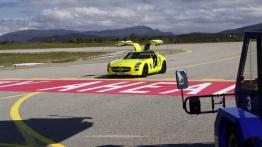 Mercedes SLS AMG E-Cell - widok z przodu