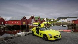 Mercedes SLS AMG E-Cell - prawy bok