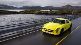 Mercedes SLS AMG E-Cell - lewy bok