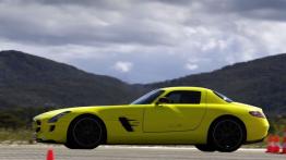 Mercedes SLS AMG E-Cell - lewy bok