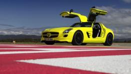 Mercedes SLS AMG E-Cell - lewy bok