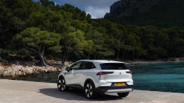 Nowe Mitsubishi Grandis powraca jako nowoczesny SUV. Importer ujawnił pierwsze ceny modelu