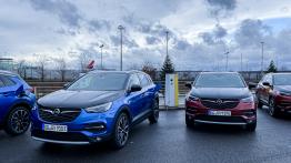 Opel Grandland X Hybrid 4 – koniec z marudzeniem