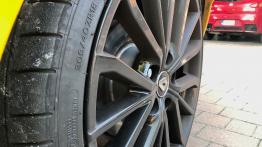 Co mówią opony o samochodzie używanym?