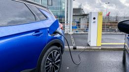 Opel Grandland X Hybrid 4 – koniec z marudzeniem
