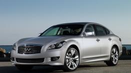 Infiniti M