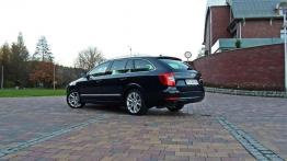 Skoda Superb Kombi 1.8TSI DSG - z delikatnym makijażem