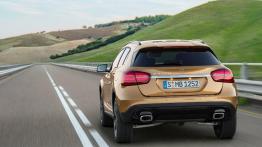 Mercedes GLA odświeżony i z nowym silnikiem