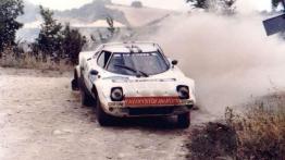 Na początku wytwór szalonego umysłu, a potem...