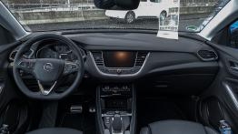 Opel Grandland X Hybrid 4 – koniec z marudzeniem