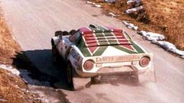 Na początku wytwór szalonego umysłu, a potem...