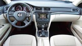 Skoda Superb Kombi 1.8TSI DSG - z delikatnym makijażem