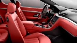 Maserati GranTurismo - widok ogólny wnętrza z przodu