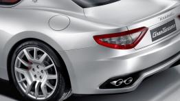 Maserati GranTurismo - lewe tylne nadkole