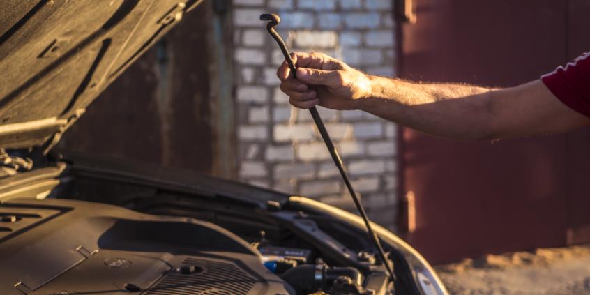 Silnik benzynowy klekocze jak diesel? Nie zawsze czeka go kosztowny remont