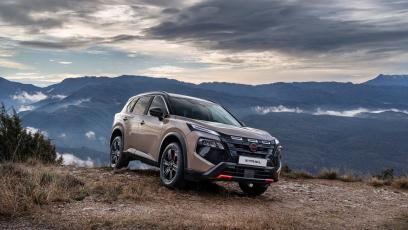 Nissan X-Trail 2026 po liftingu. Google na pokładzie i technologia "przezroczystej maski"